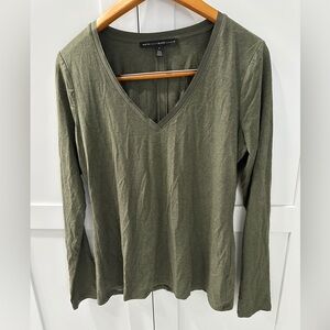 White House black market Hunter Green long sleeve V-neck tee size smalll